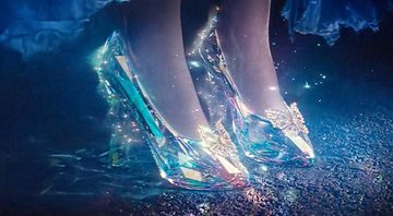 Os sapatinhos de cristal de Cinderela. Crédito: Divulgação