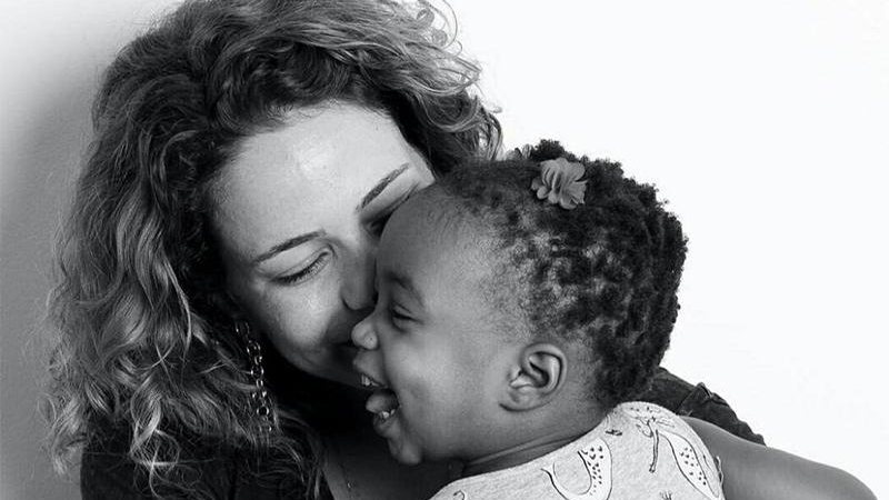 Leandra Leal posa com a filha, Julia, e fala sobre maternidade e preconceito - Foto: Reprodução/ Instagram