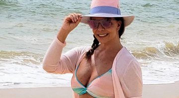 Sula Miranda mostra barriga chapada à beira da praia - Foto: Reprodução/Instagram