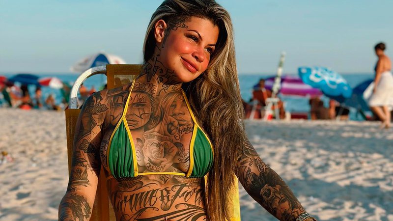 Leticia Desiree recebeu apoio após críticas por exibir corpo tatuado - Foto: Reprodução/ Instagram@leticiadesiree