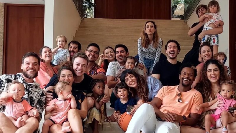 Tatá Werneck posa com convidados em sua casa - Foto: Reprodução / Instagram